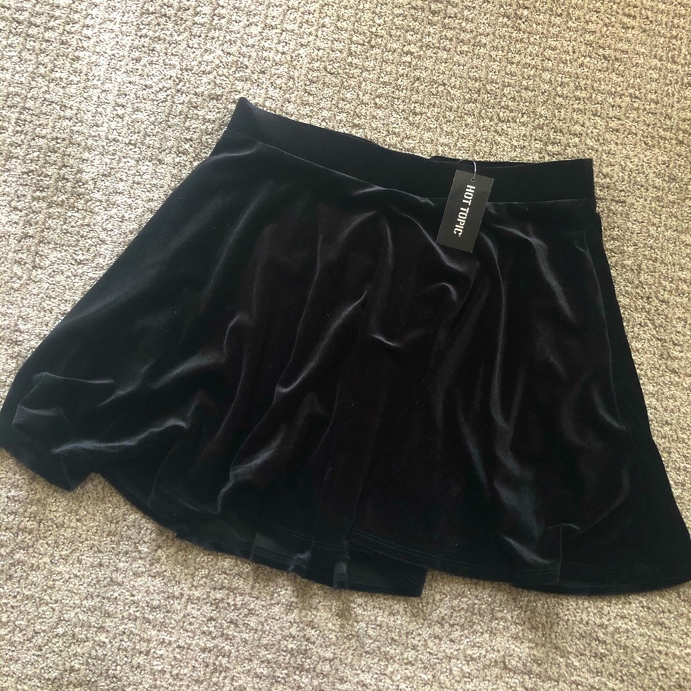 Hot Topic Medium Black Skater Skirt Velvet Womens